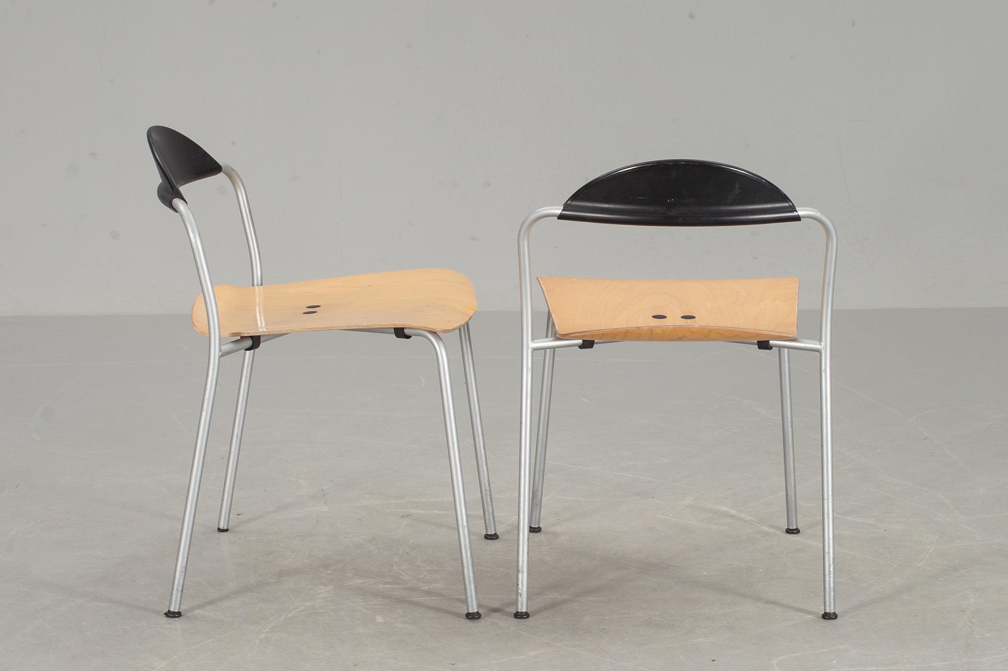 STOLAR, ett par Vico Magistretti för Fritz Hansen.