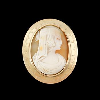 RING, 18 samt 14 k guld, med skuren snäckskalskkamé.