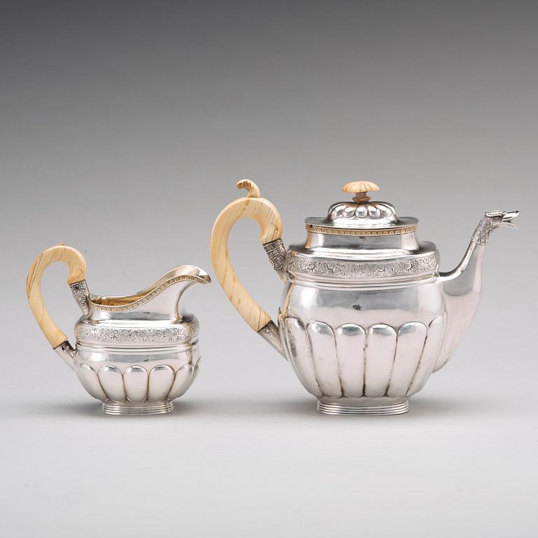 Gustav Lindgren, kaffekanna och gräddkanna, silver, S:t Petersburg 1827.