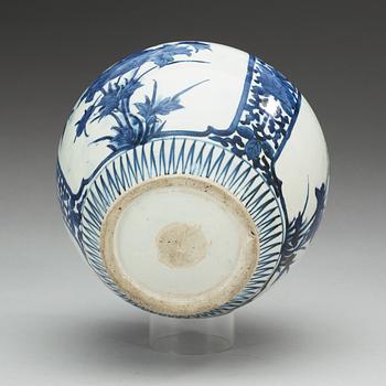URNA, porslin. Japan, Edo perioden (1603 - 1868).