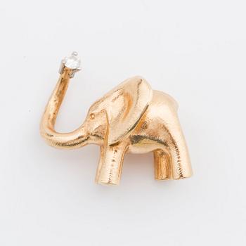 OLE LYNGGARD CLASP shaped as an elephant, 14K gold w 1 brilliant-cut diamond 0,10 ct W VS.