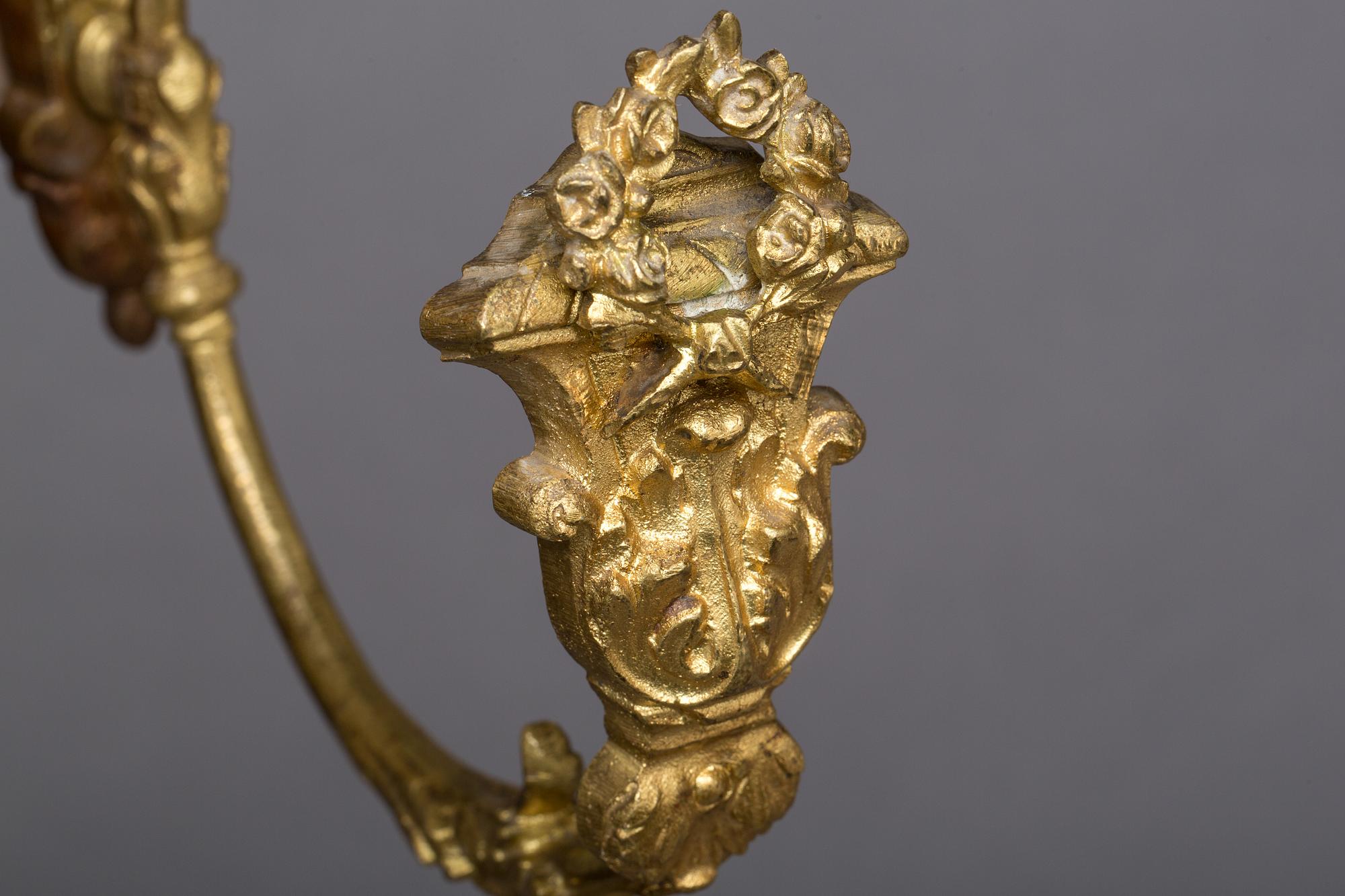 GARDINOMTAG, förgylld metall, Louis XVI-stil. Frankrike, 1900-talets första hälft.
