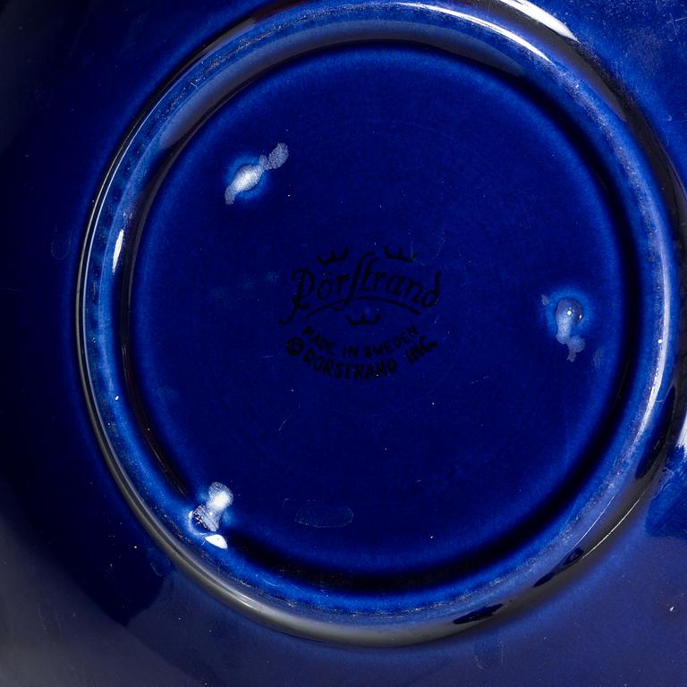 Hertha Bengtson, A 17 piece tableware set, “Blå eld”, Rörstrand.
