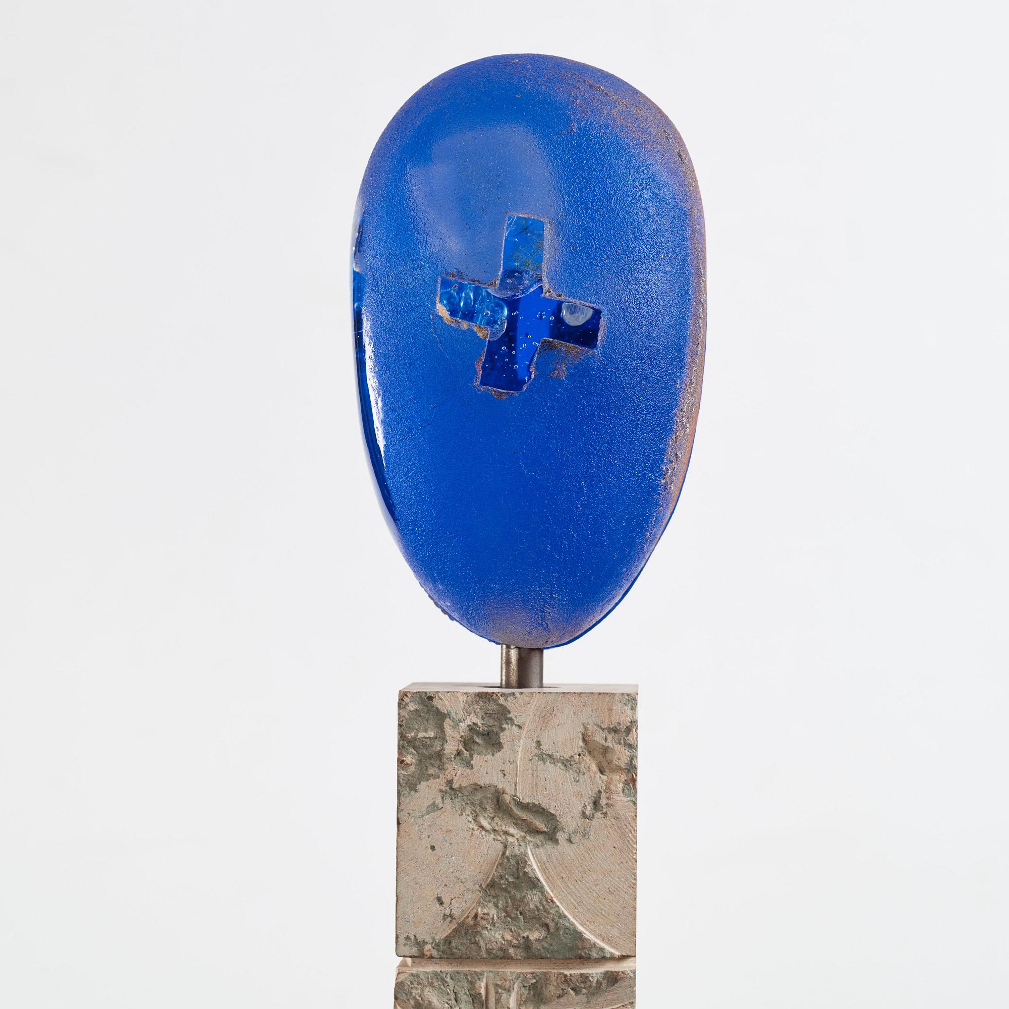 Bertil Vallien, a unique sand casted blue glass 'Head' sculpture on a hewn and polished limestone plinth, Kosta Boda, Sweden.