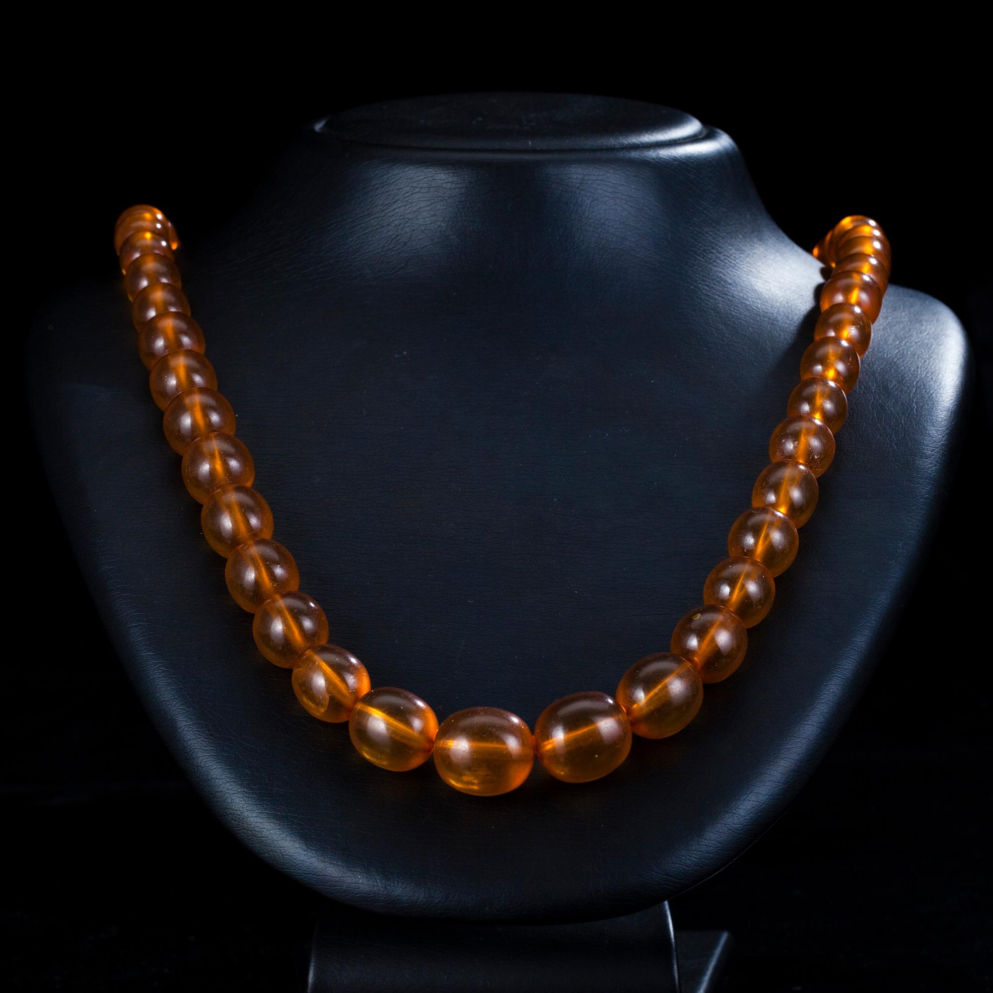 HALSSMYCKEN, 4 st, bärnsten, pärlor i olika storlekar.