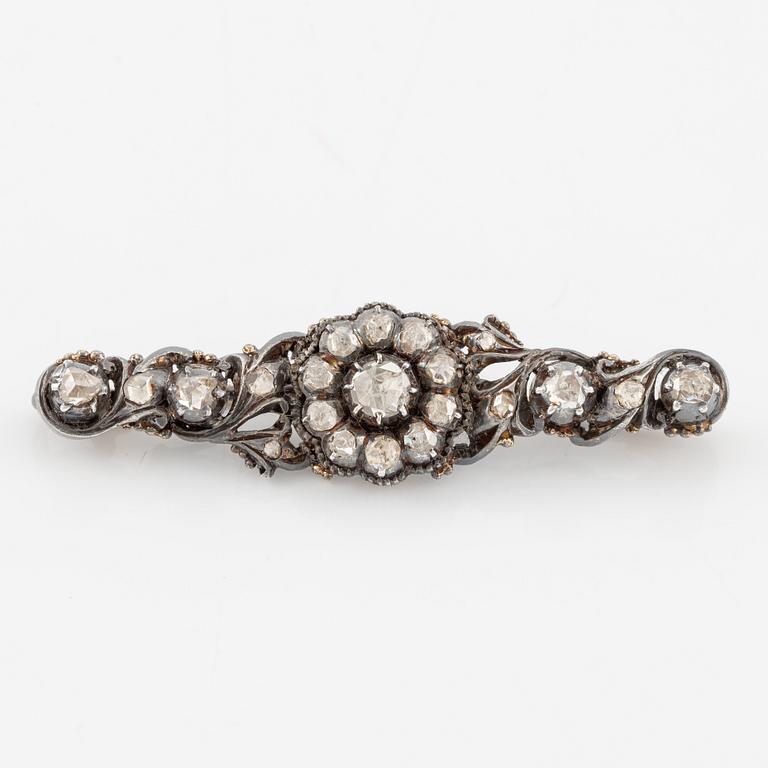 Brooch in silver and 18K gold set with rose-cut diamonds.