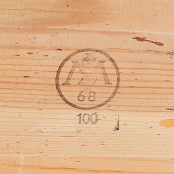 BYRÅ, gustaviansk stil, 1900-talets andra hälft.