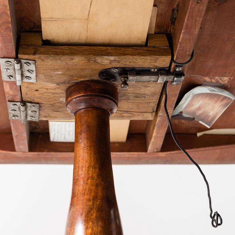 An early 20th century table.