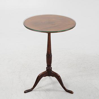 A mahognay side table, 19th Century.