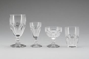 GLASSERVIS, 47 delar. 30 snarlika delar medföljer.