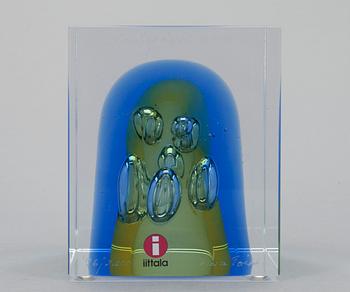 ÅRSKUB, glas, signerad Oiva Toikka, Nuutajärvi 2007, numrerad 196/2000.