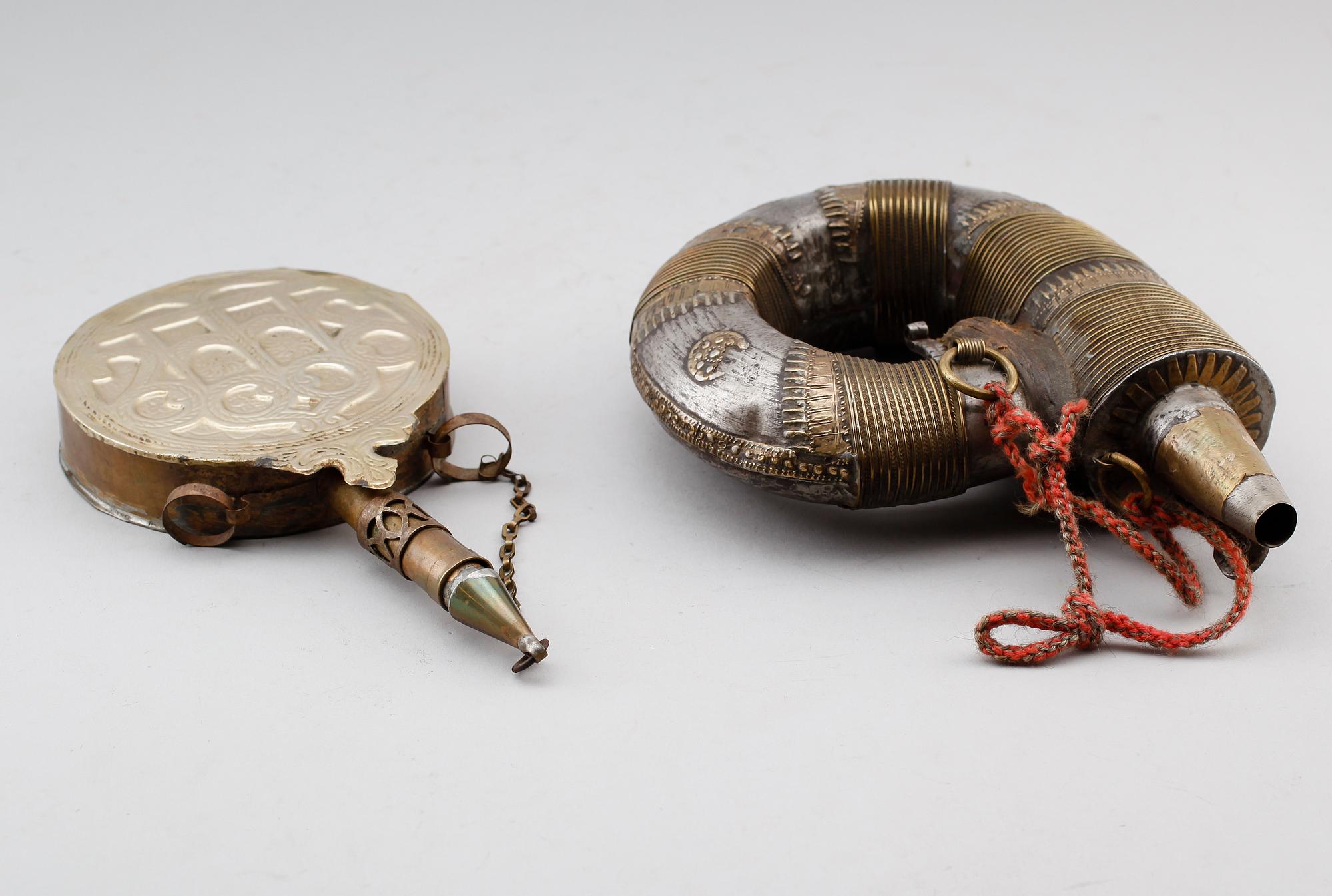 KRUTHORN, 2 st, orientalisk, sannolikt tidigt 1900-tal.
