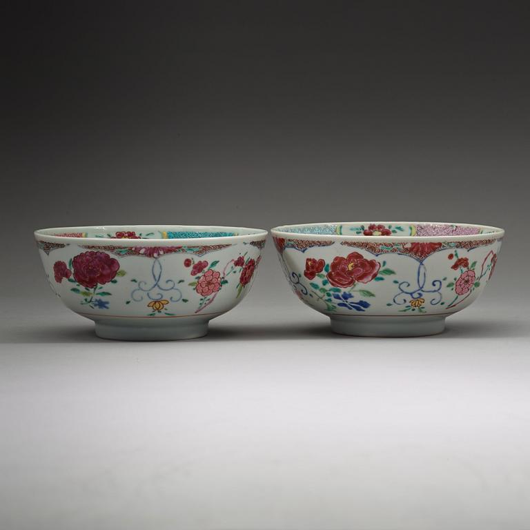 A pair of famille rose bowls, Qing dynasty, Qianlong (1736-95).