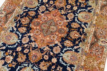 A Tabriz carpet, part silk, c. 206 x 147 cm.