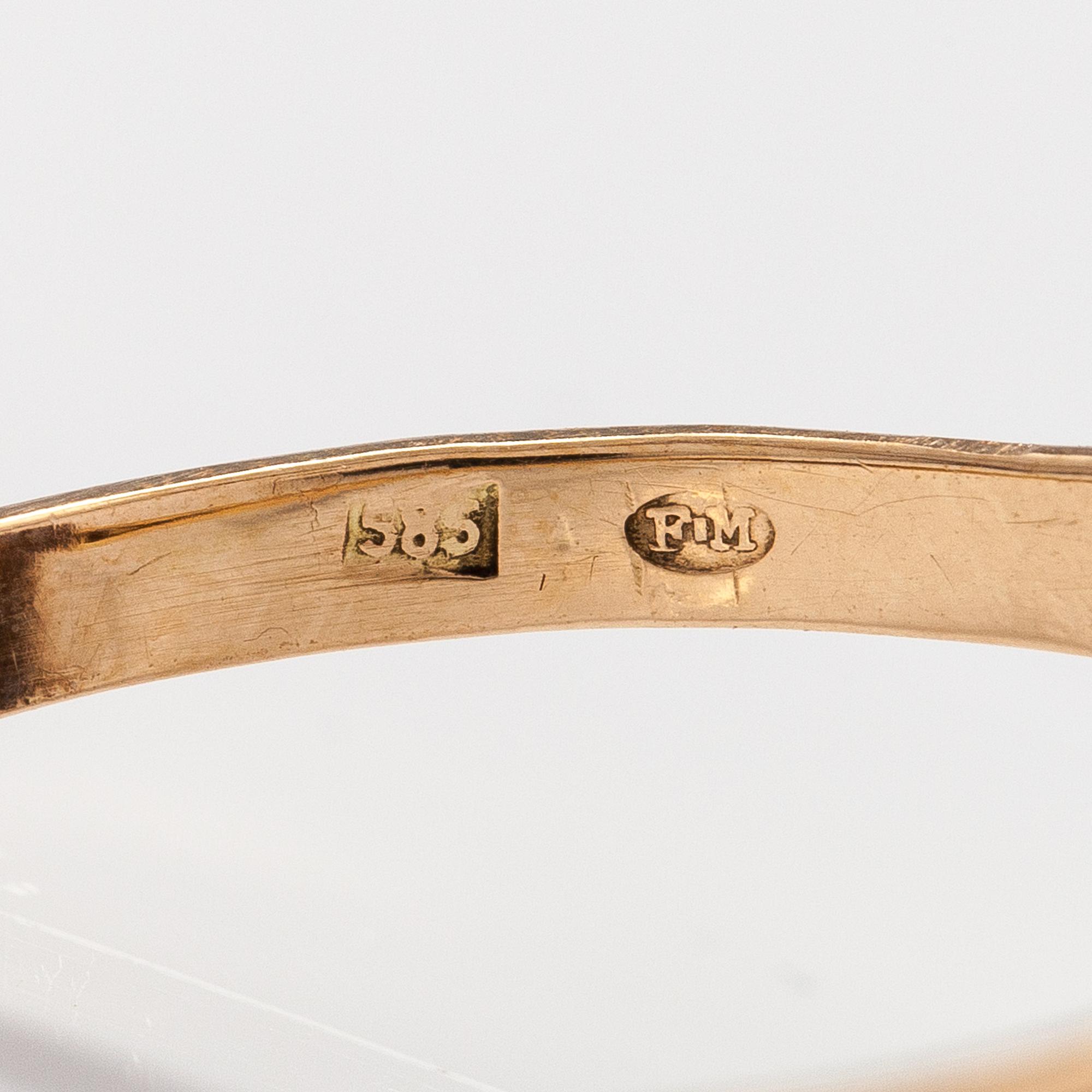 A 14K gold ring with a calcedone.