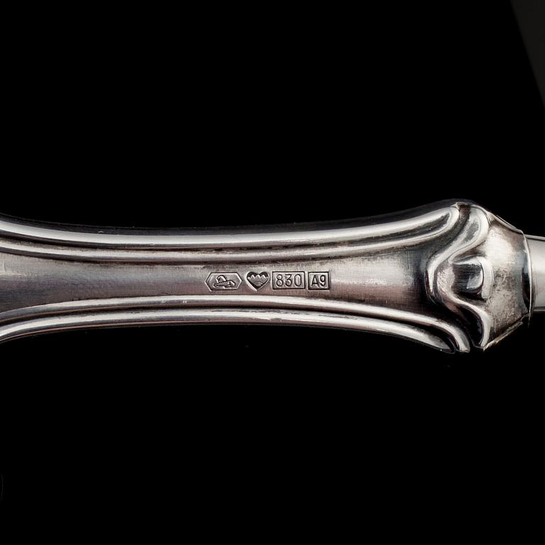 ATERIMIA, 6+6+2+1, hopeaa ja terästä, "Romantica", suomalaiset leimat, 2000-2004. Lusikoiden paino 165 g.