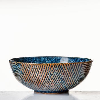 Axel Salto, a stoneware "fluted style" stoneware bowl, Royal Copenhagen, Denmark, model 20726.