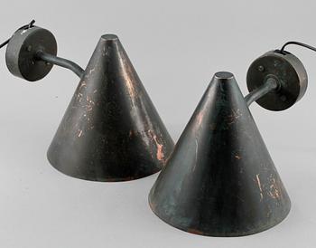 VÄGGLAMPOR, 2 st, för utomhusbruk, Hans Agne Jakobsson, Markaryd, 1900-talets andra hälft.