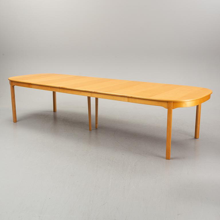 A Carl Malmsten 9-peice "Ambassaör" birch dining suite. Åfors Möbelfabrik.