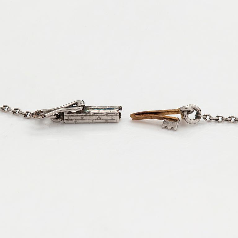 A platinum/17K gold necklace, set with old-cut diamonds, first half of the 20th century.