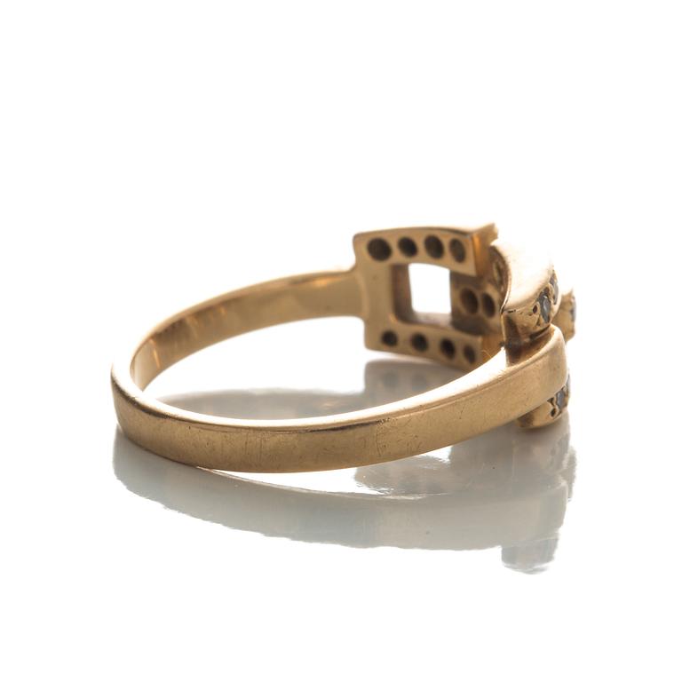 RING, 18k guld med diamanter totalt ca 0,19 ct. Vikt ca 4 gram.