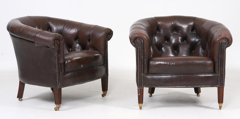 CLUBFÅTÖLJER, 2 st, 1900-tal.