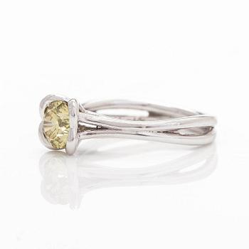 Ring, 18K vitguld med färgbehandlad gul diamant.