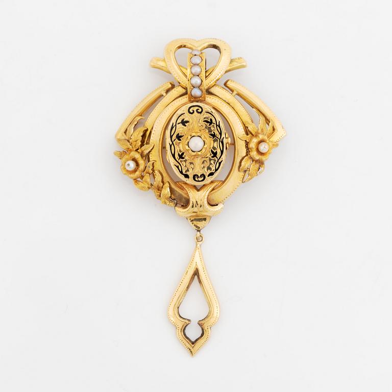 18K gold and pearl brooch.