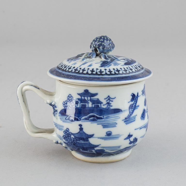 Servisdelar, 36 stycken, kompaniporslin. Qingdynastin, Jiaqing (1796-1820).