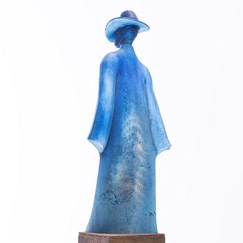 Kjell Engman, skulptur, glas, "Man in trenchcoat", unik, Kosta Boda, signerad.
