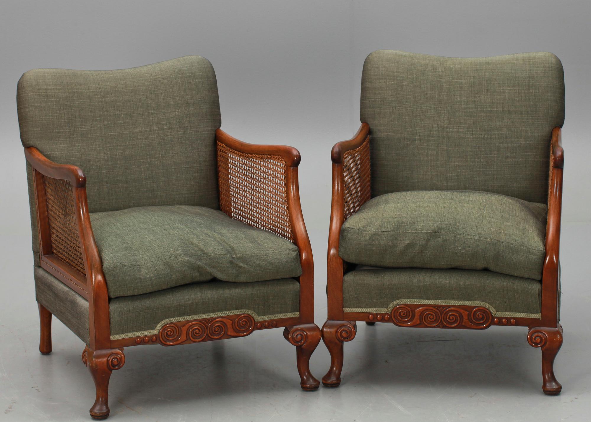 FÅTÖLJER, ett par, Chippendalestil, 1900-tal.