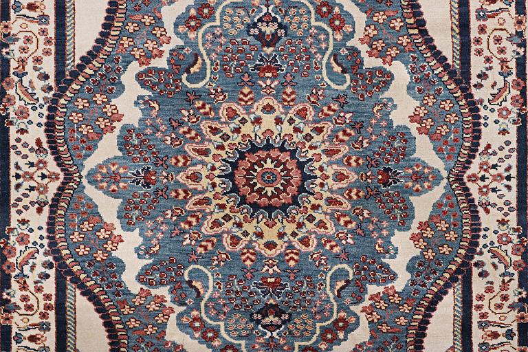 An oriental carpet with Mamluk design, c. 300 x 242 cm.