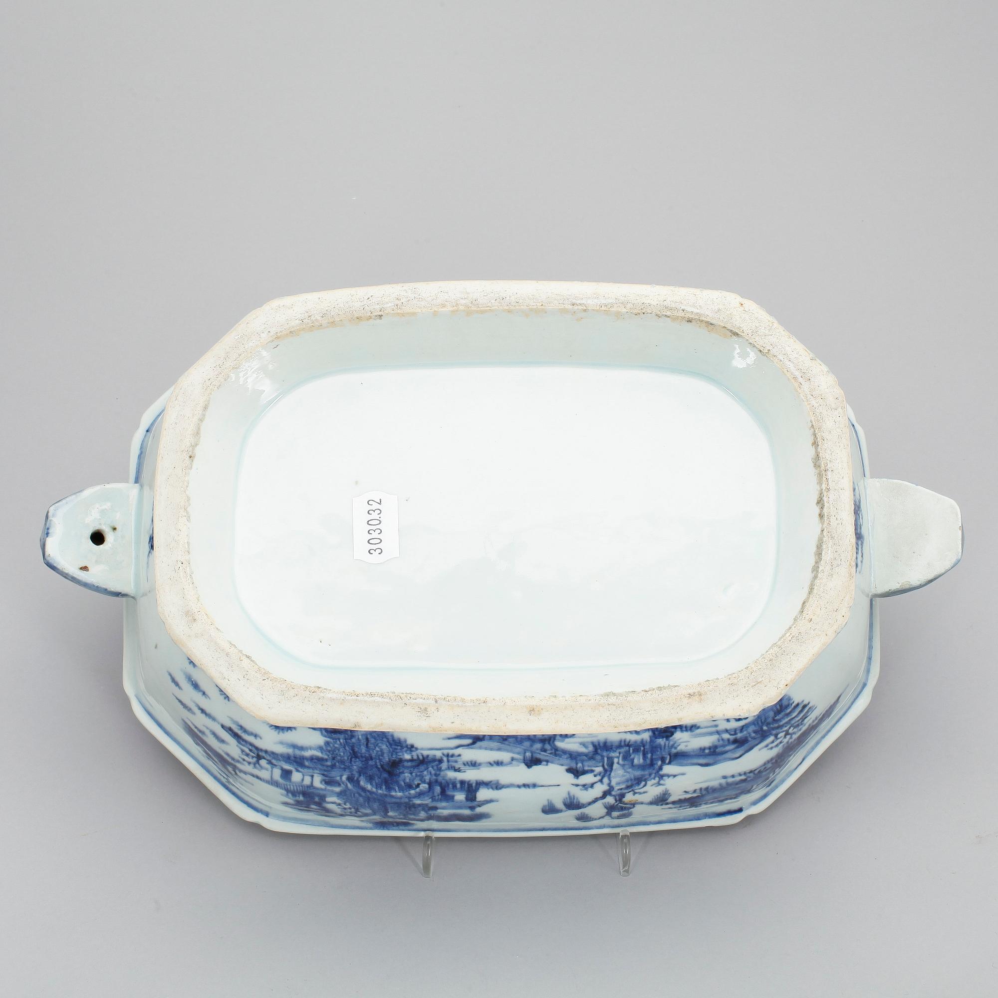 TERRIN MED LOCK, porslin, Kina, Qianlong 1736-1795.