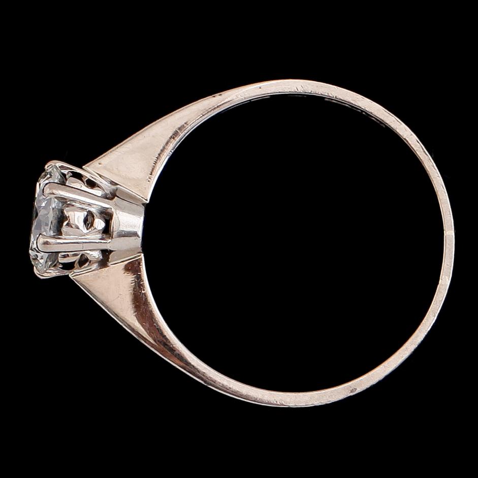 RING, 18 k vitguld, solitär briljantslipad diamant 0.98 ct. svenska stämplar CESON, 1974.