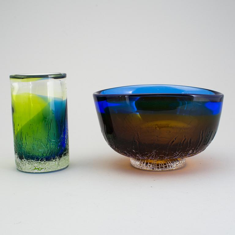 A glass vase and a bowl by Ann & Göran Wärff, Kosta 1970´s.