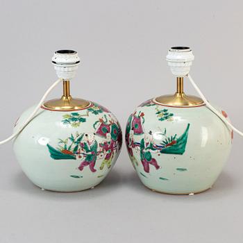 A pair of Chinese jars, turned into table lamps, 20th century.