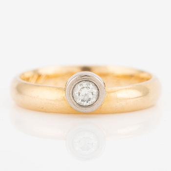 Ring in 18K gold with a round brilliant-cut diamond 0.15 ct according to engraving.