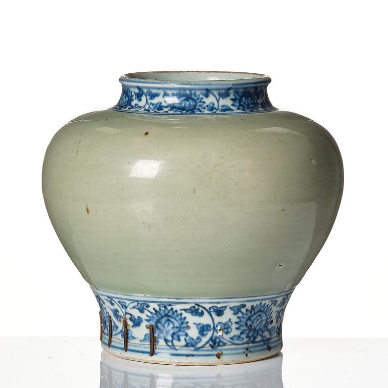 A blue and white celadon ground jar, Ming dynasty (1368-1644).