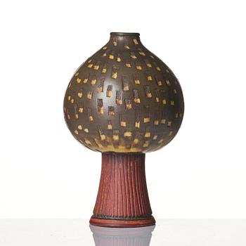 Wilhelm Kåge, a Farsta Spirea stoneware vase, Gustavsberg Studio 1949.