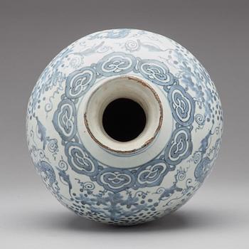 A blue and white vase, Ming dynasty (1368-1644).