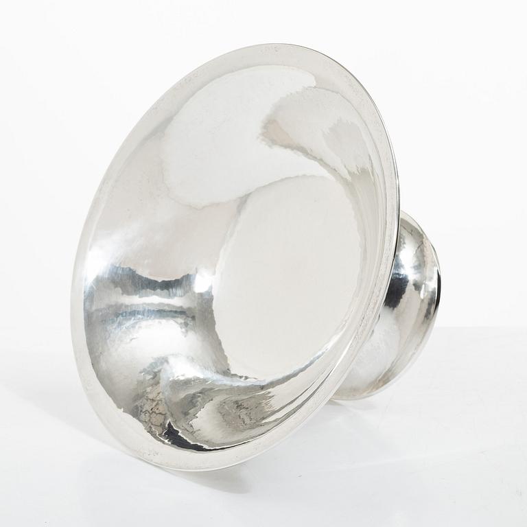 A Swedish silver bowl, mark of Edlunds Silverfabrik, Stockholm 1924.