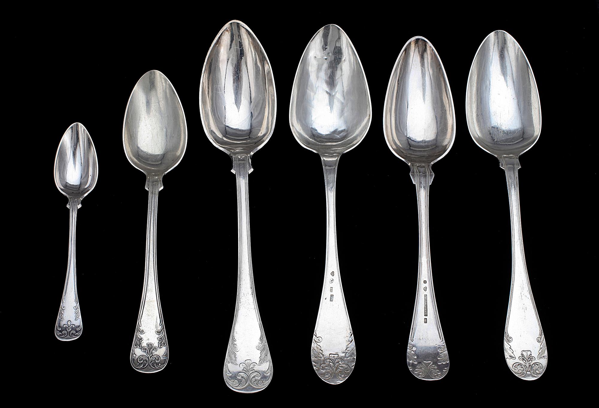 PARTI SKEDAR, 15 delar, "Fransk lilja" silver, bl a Zander & Svensson, Jönköping. 1900-talets början. Vikt ca 478 g.