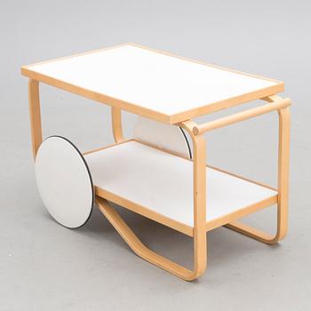 A mid 20th century tea trolley model 98 for Artek.