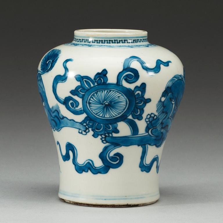 A blue and white Transitional jar, 17th Century.