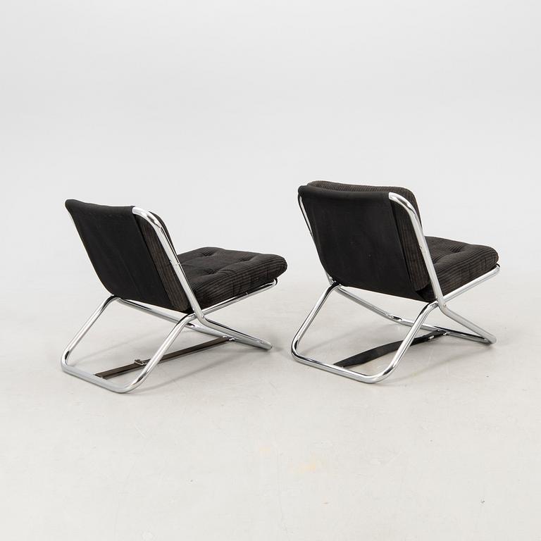 Armchairs, a pair, likely from Värnamo Sängkläder AB, latter part of the 20th century.
