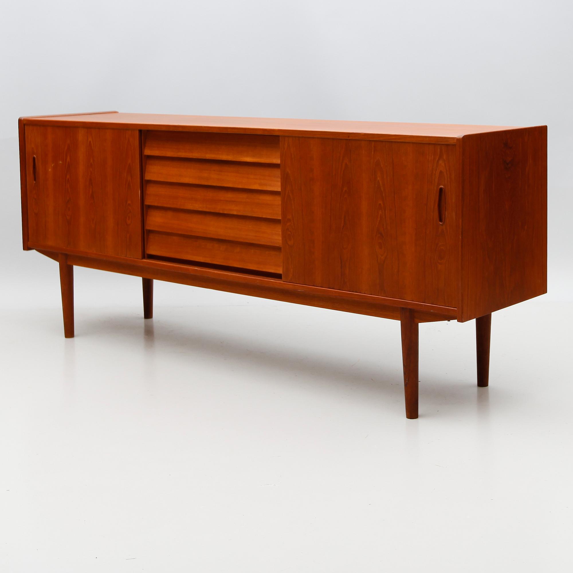 SIDEBOARD, "Trio", Nils Jonsson, Troeds, 1900-talets andra hälft.