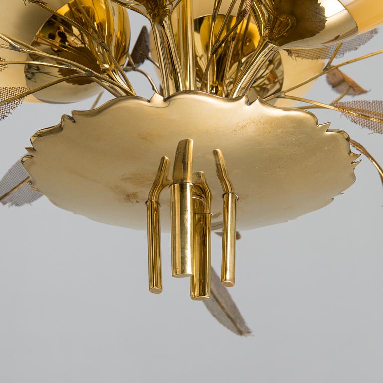 Paavo Tynell, A mid-20th-century '9029/4' chandelier for Taito, Finland.