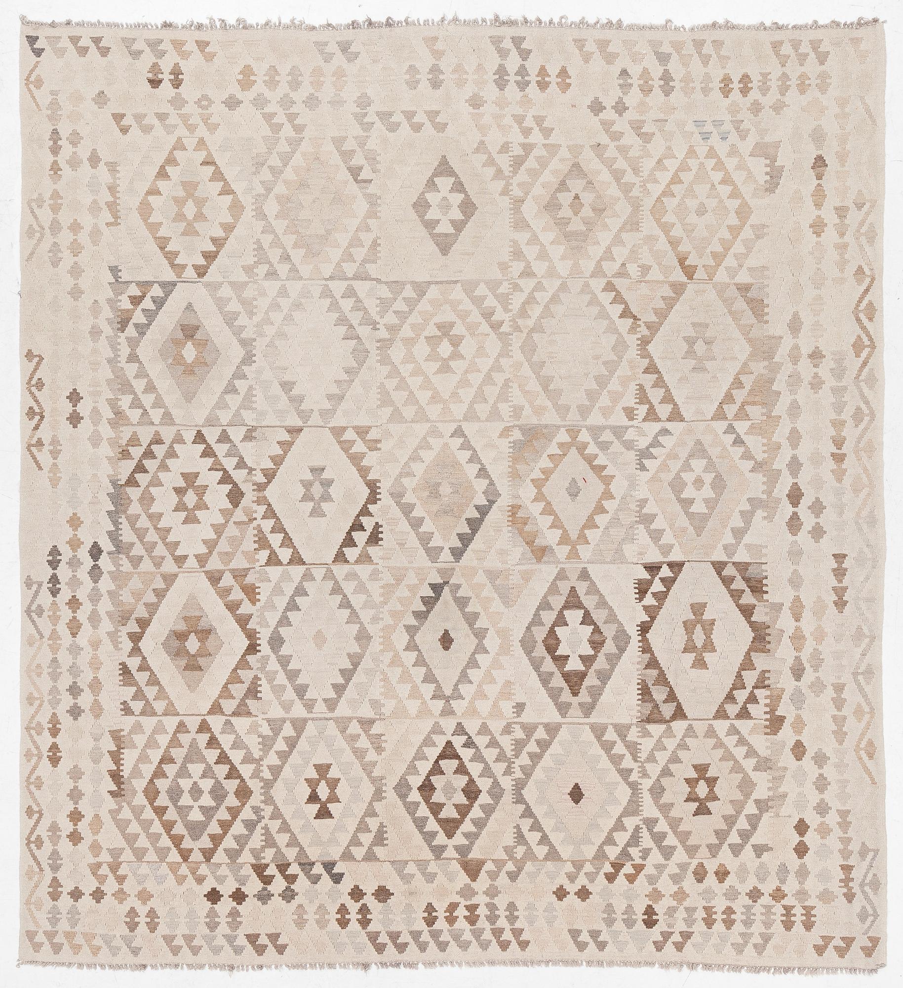 Matta, Kelim, ca 290 x 272 cm.