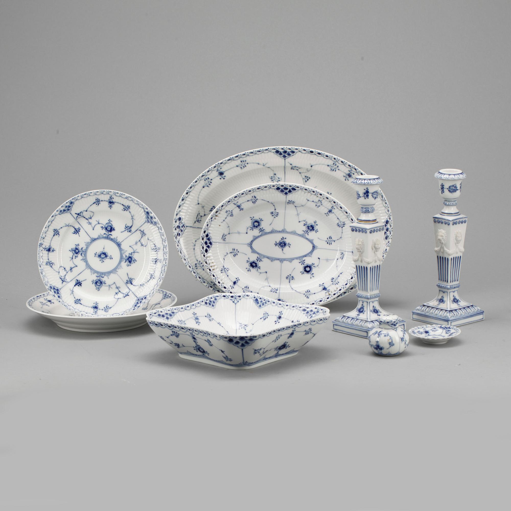 SERVIS, 30 ca delar, porslin, Musselmalet, Royal Copenhagen.