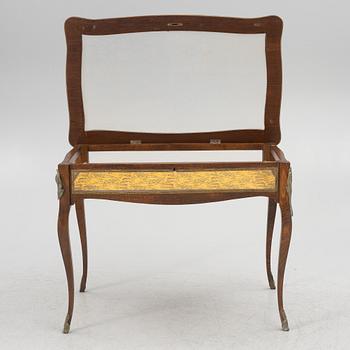 Display table, Louis XV style, from around the year 1900.